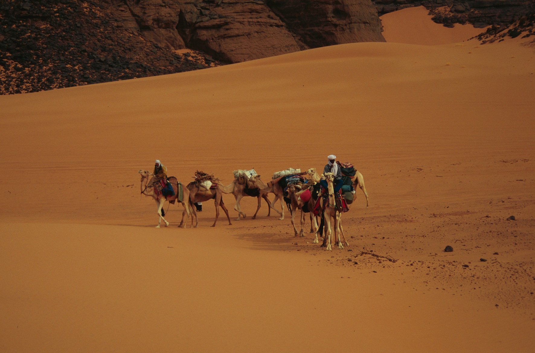 http://www.tuaregviatges.es/fotografia/mali._festival_tuareg_0.jpg