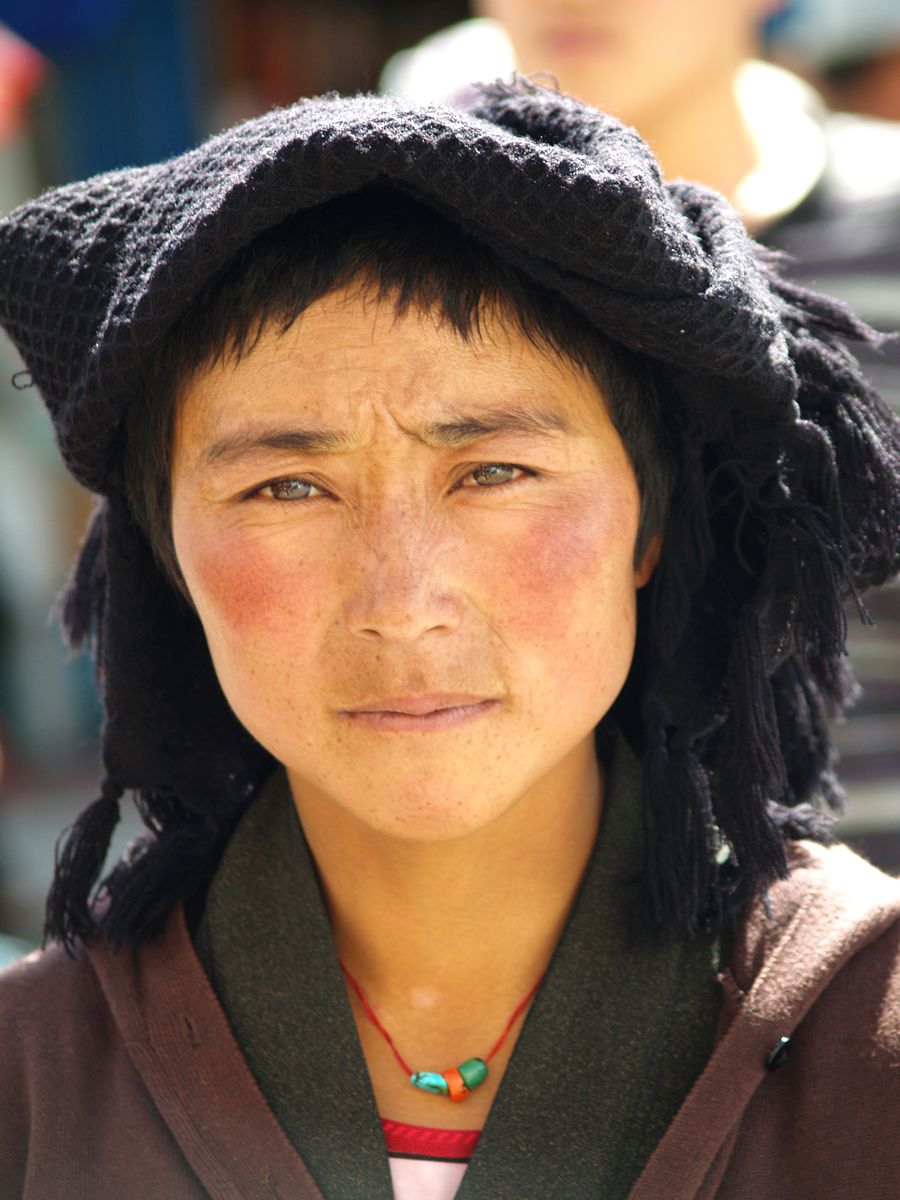 Mujer campesina en Sakya, Tíbet | Foto © Teresa Rodríguez
