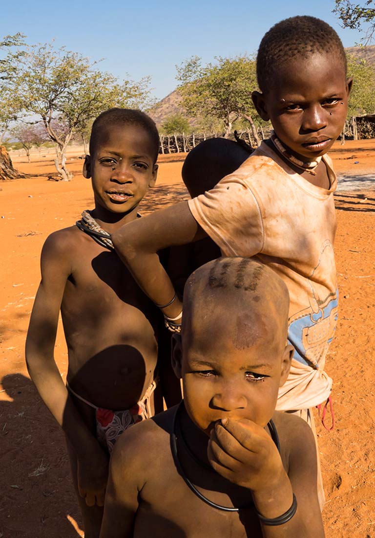 Autor Josep Maria Isach Boixader Niños Himba en viaje a Namibia