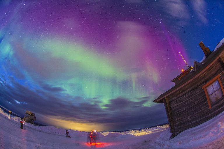 Auroras Boreales En Finlandia Luces Del Norte En El Lago Inari