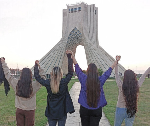 El Pañuelo en Irán (o porque no llevarlo es un gesto revolucionario)