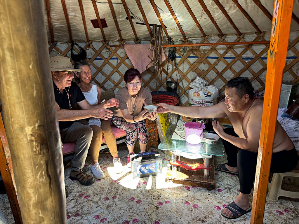 Te invito a un Airak, Mongolia © Iraida Tortosa
