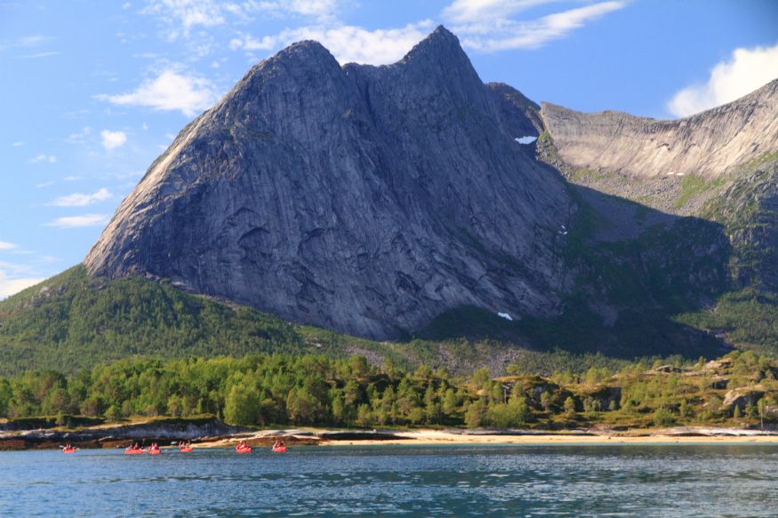 Kayak y senderismo en plena naturaleza noruega Kayak y senderismo en plena naturaleza noruega