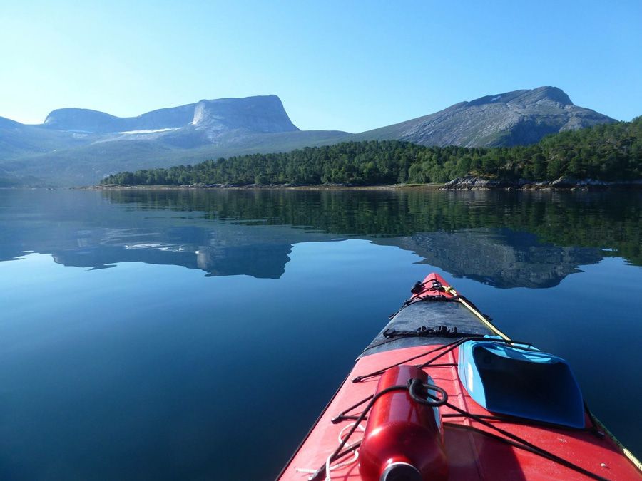 En Kayak por los fiordos de Efjord, Noruega | Foto © Mercedes Perez