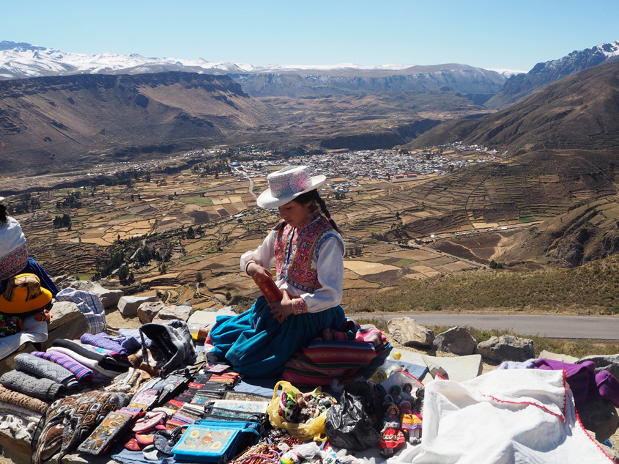 Mujer en Colca, Perú | Foto © Aitor Calzada
