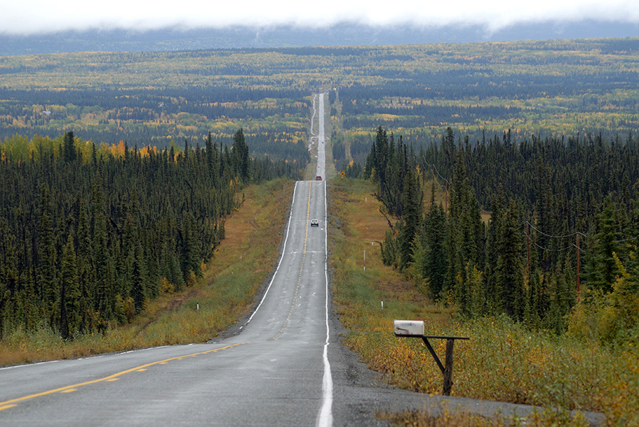 Carretera hasta el horizonte en Alaska | Foto A&J