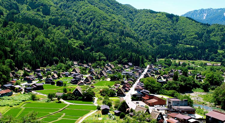 Panorámica sobre Shirakawago, Japón | Foto © Angeles Aldariz