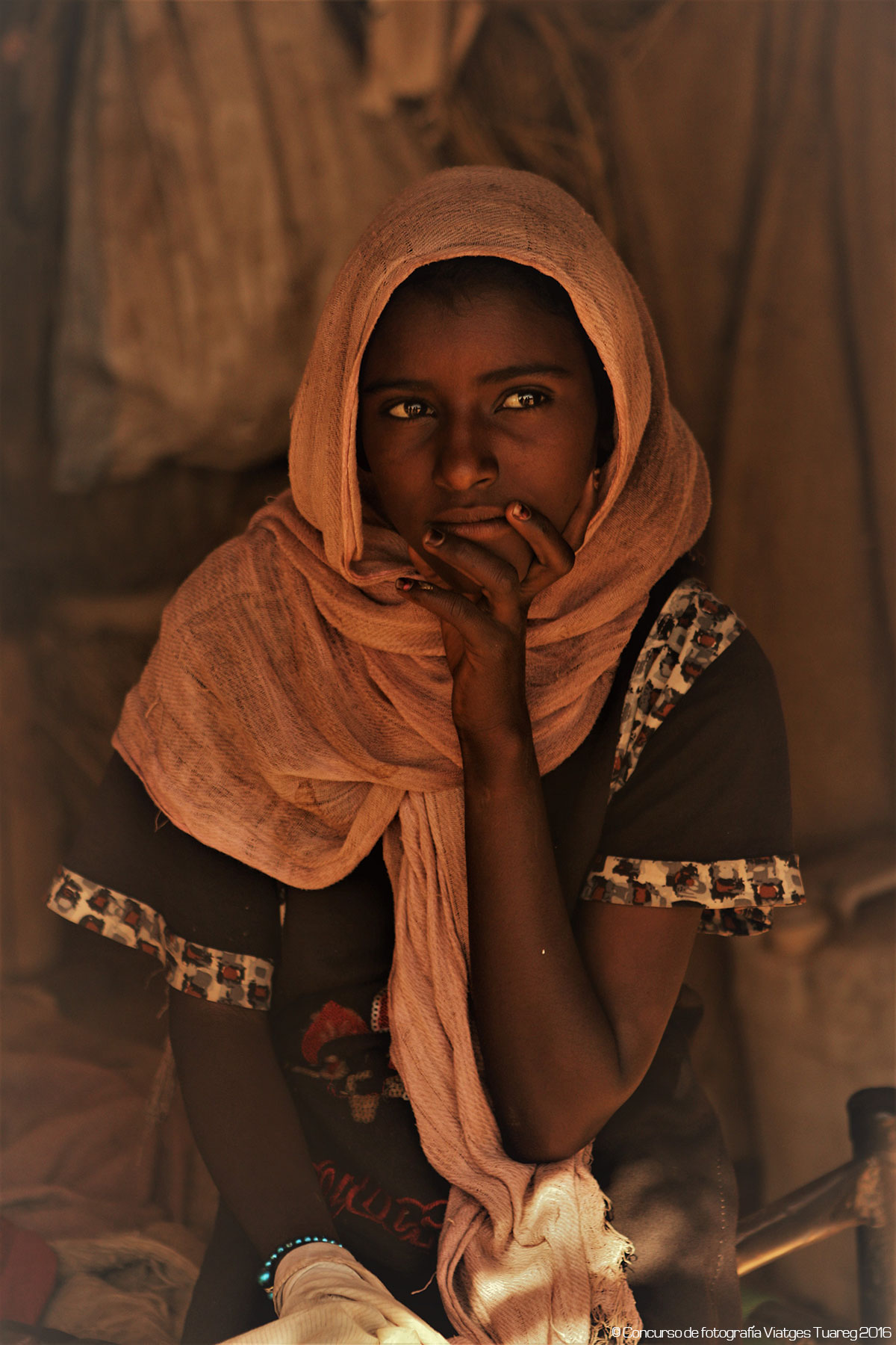 Actitud inata de modelo Alfred Berges - Viaje a Sudán