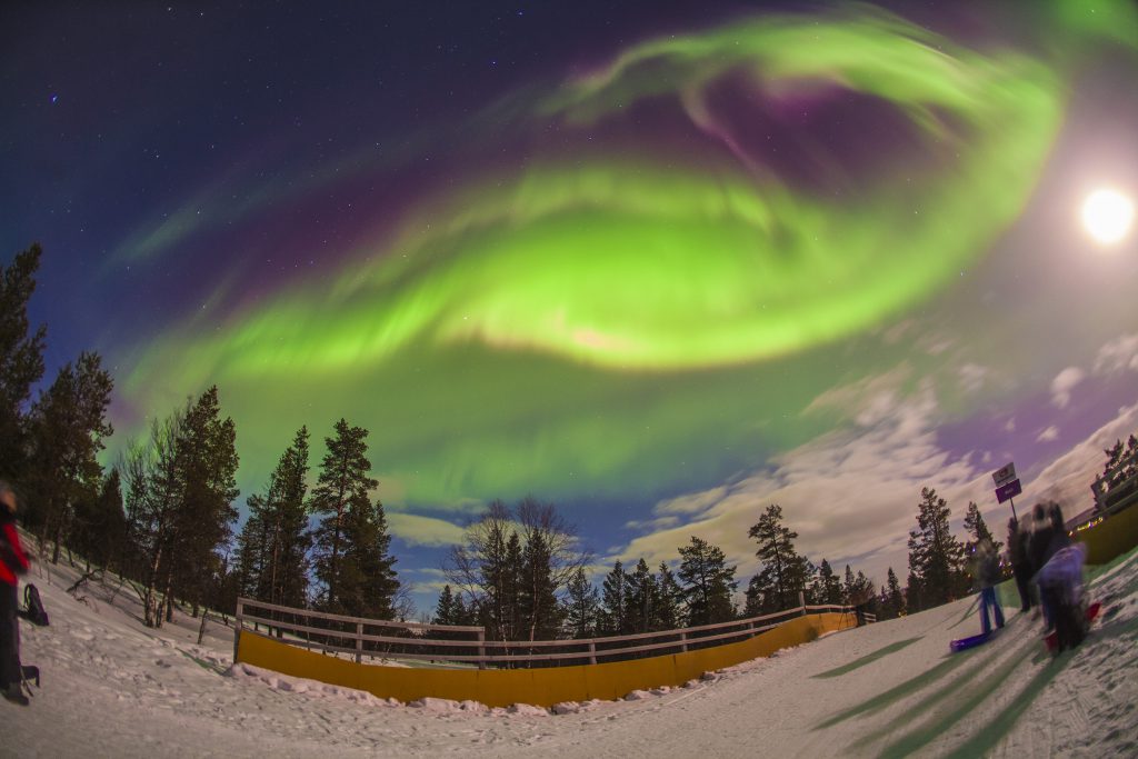 Auroras Boreales en Finlandia Luces del norte en el lago Inari