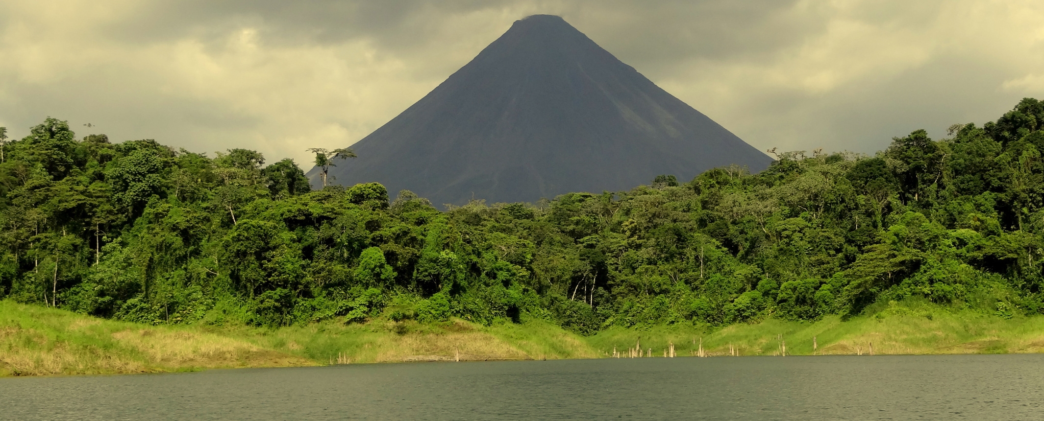 Caminatas en los parques naturales entre el Caribe y el Pacífico — Costa Rica